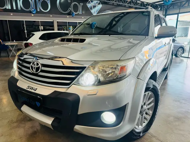 Carro Toyota Hilux SW4 2012 SRV 3.0 4X4 (7 Lugares)
