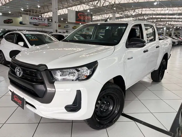 Carro Toyota Hilux Cabine Dupla 2023 STD Power Pack 4x4 2.8 Diesel