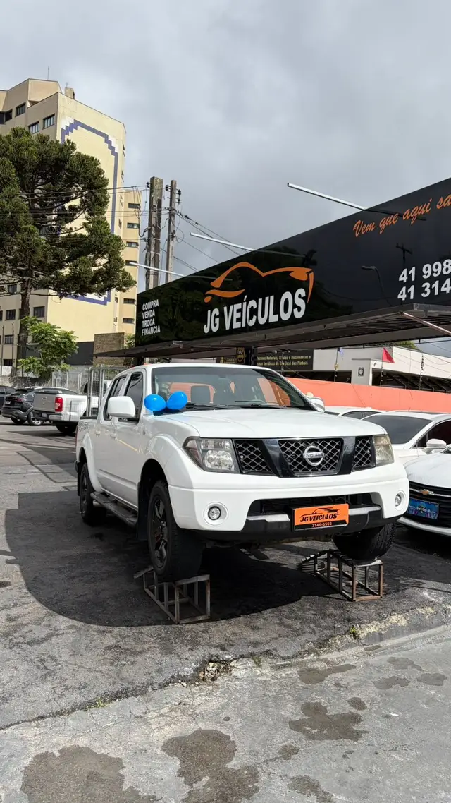 Carro Nissan Frontier 2010 XE 4x4 2.5 16V (cab. dupla)