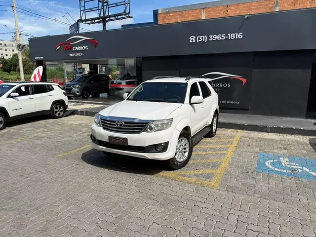 Carro Toyota Hilux SW4 2014 2.7 4x2 SR (Flex)