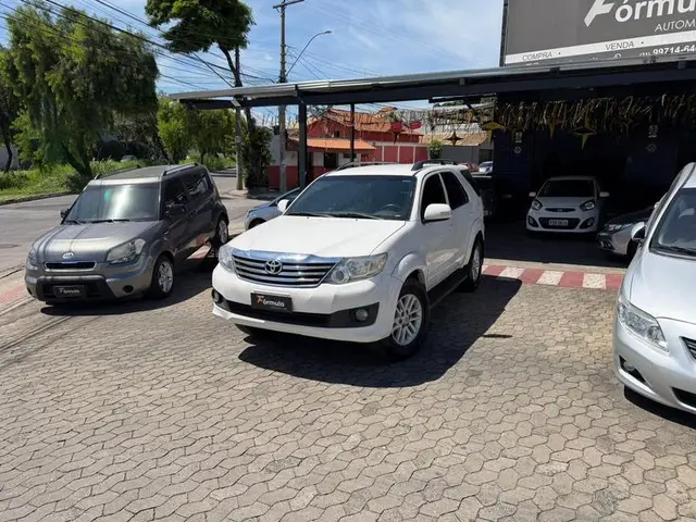 Carro Toyota Hilux SW4 2014 2.7 4x2 SR (Flex)