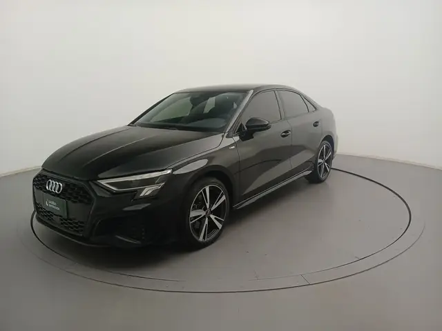 Carro Audi A3 2024 2.0 Sed.Perf. Black TFSI S-tr. (Hib.)