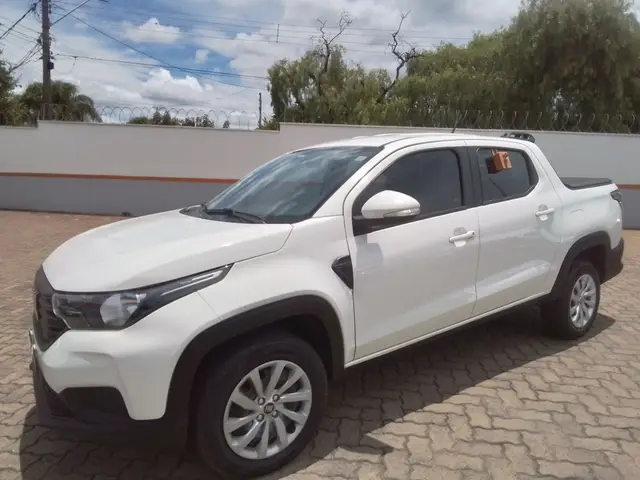 Carro Fiat Strada 2025 Volcano 1.3 Flex 8V CD Aut.