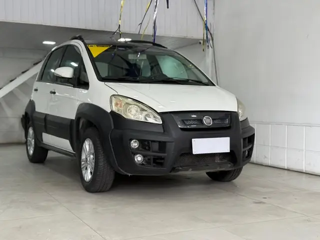 Carro Fiat Idea 2013 Adventure 1.8 16V E.TorQ (Flex)