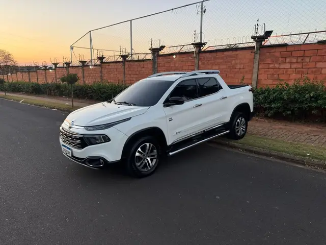 Carro Fiat Toro 2018 Volcano 2.0 diesel AT9 4x4