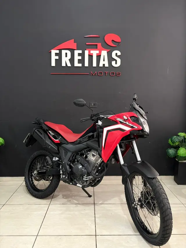 Moto Honda XRE Sahara 300 2025 Rally