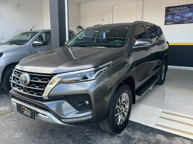 Carro Toyota SW4 2022 SRX 2.8 turbodiesel 5L 4x4 (Aut)