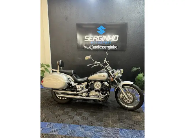 Moto Yamaha XVS 650 2004 Drag Star