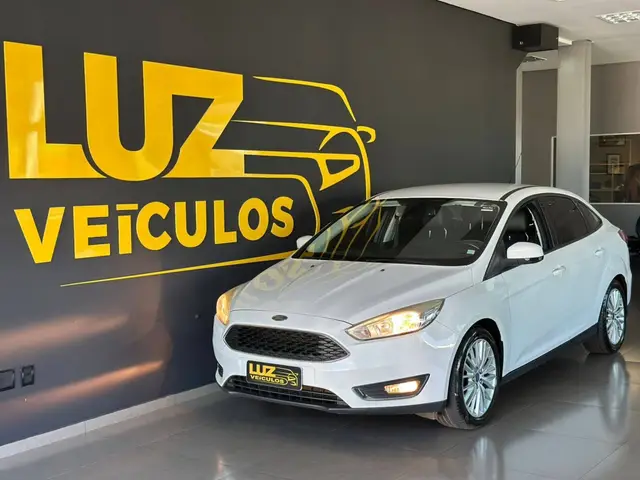 Carro Ford Focus Sedan 2017 SE 2.0 PowerShift