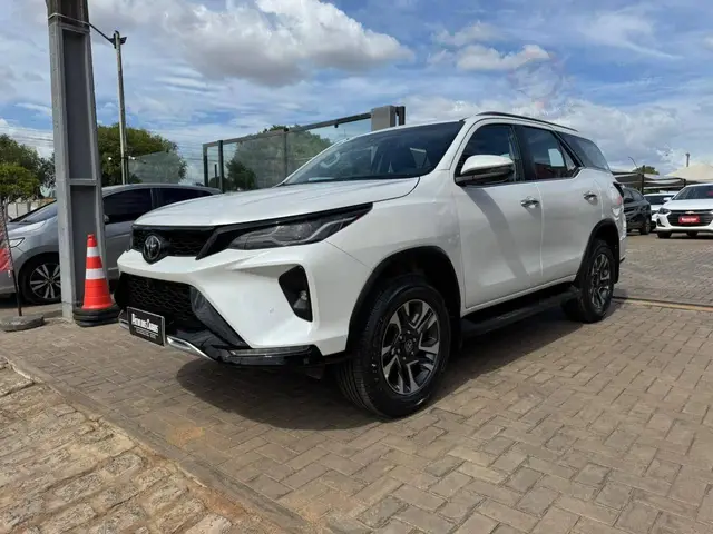 Carro Toyota Hilux SW4 2024 SRX Plat. 4x4 2.8 TB Diesel Automatico.