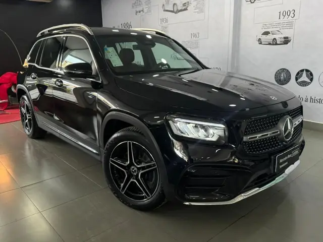 Carro Mercedes-Benz GLB 220 2025 4M AMG Line