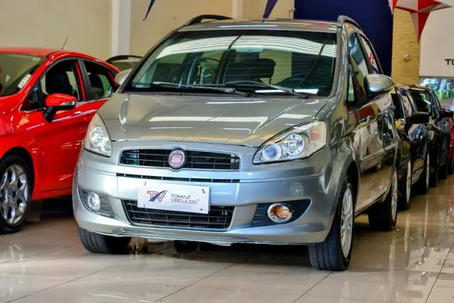 Carro Fiat Idea 2014 Attractive 1.4 8V (Flex)