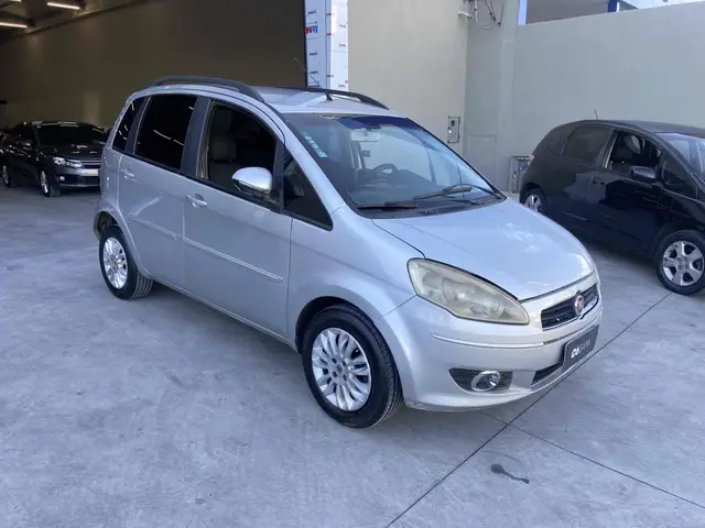 Carro Fiat Idea 2012 Attractive 1.4 8V (Flex)