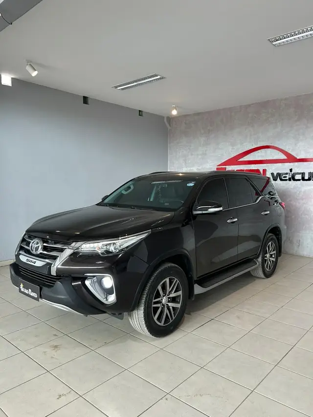 Carro Toyota Hilux SW4 2018 SR 4x2 2.7/2.7 Flex 16V Mec.