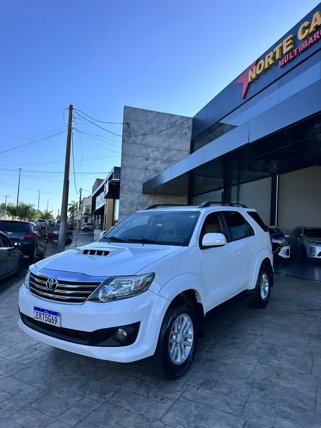 Carro Toyota Hilux SW4 2012 SRV 3.0 4X4 (7 Lugares)