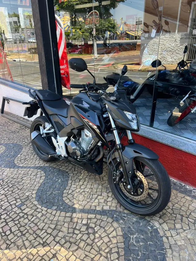 Moto Honda CB 300F Twister 2025 (CBS)