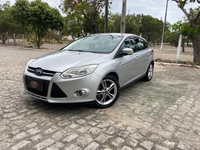 Carro Ford Focus Sedan 2014 SE 2.0 16V PowerShift (Aut)