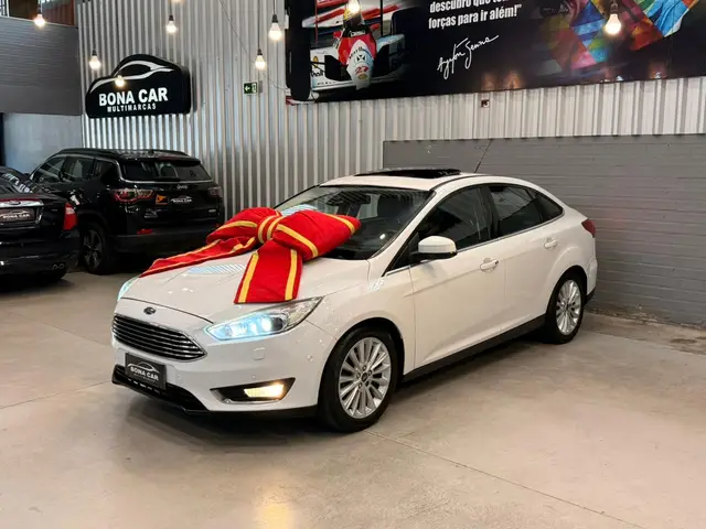 Carro Ford Focus Hatch 2016 Titanium Plus 2.0 PowerShift