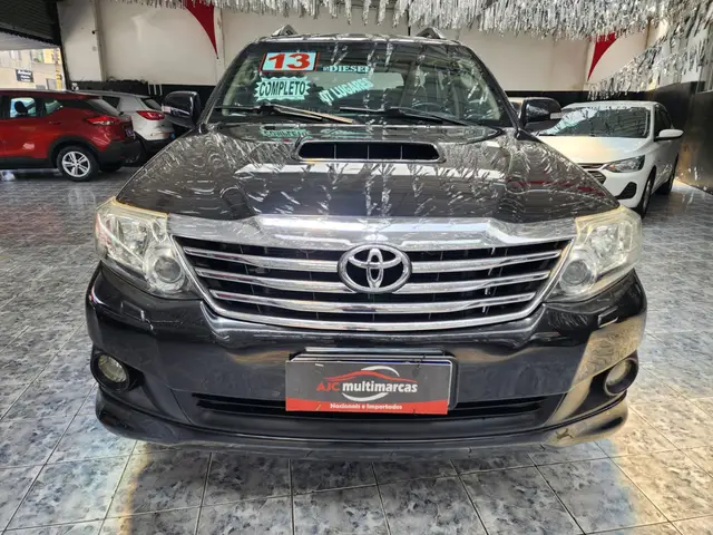 Carro Toyota Hilux SW4 2013 SRV 3.0 TDI 4X4 (5 Lugares)