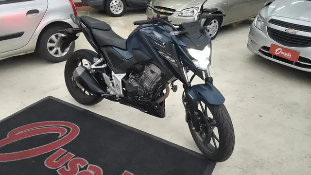 Moto Honda CB 300F Twister 2025 (ABS)