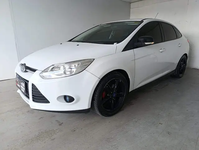 Carro Ford Focus Sedan 2015 SE 2.0 16V PowerShift (Aut)