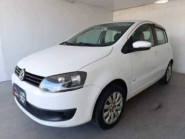 Carro Volkswagen Fox 2014 1.0 TEC (Flex) 4p
