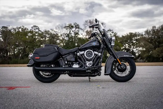 Moto Harley-Davidson Heritage 2026 Classic FLHC/FLHCS