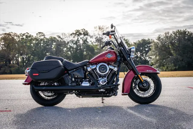 Moto Harley-Davidson Heritage 2026 Classic FLHC/FLHCS