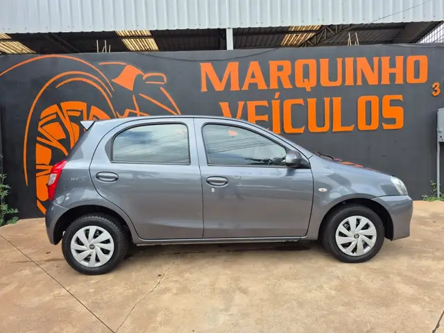 Carro Toyota Etios 2015 X 1.3 (Flex)