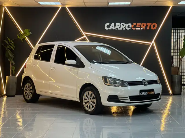 Carro Volkswagen Fox 2015 Trendline 1.0 TEC (Flex)