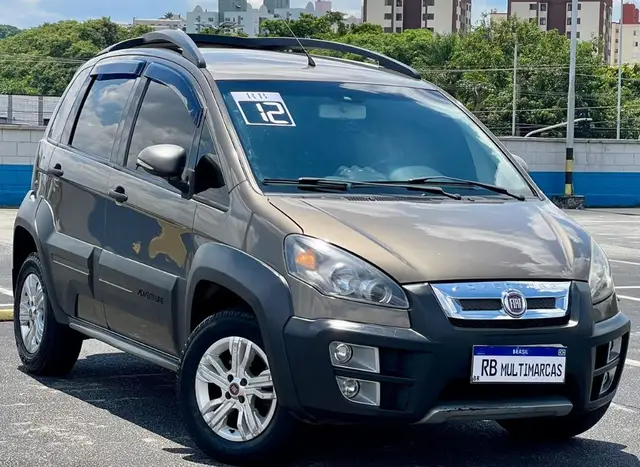 Carro Fiat Idea 2012 Adventure 1.8 16V E.TorQ (Flex)