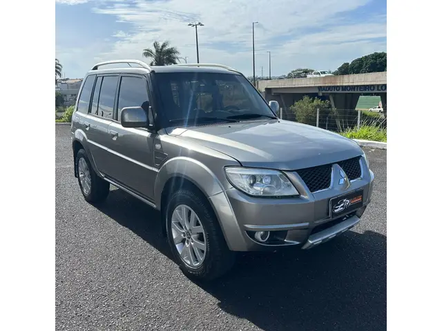Carro Mitsubishi Pajero TR4 2012 2.0 16V 4x2 (Flex)