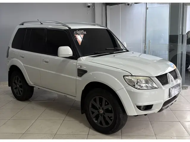 Carro Mitsubishi Pajero TR4 2013 2.0 16V 4x2 (Flex)