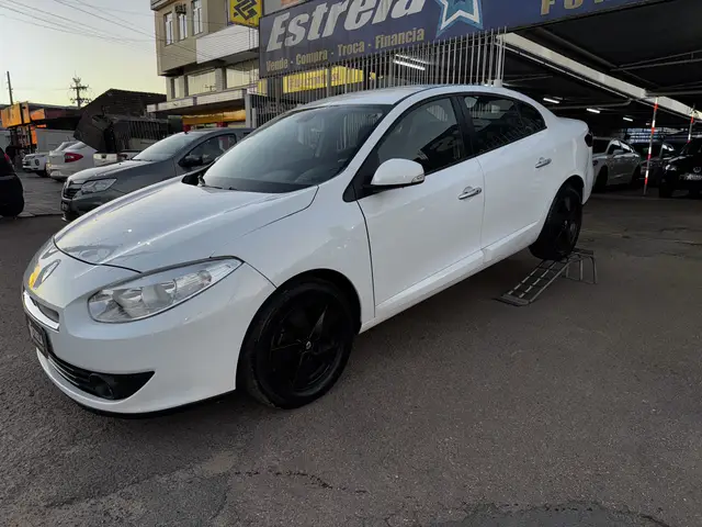 Carro Renault Fluence 2014 2.0 16V Dynamique (Flex)
