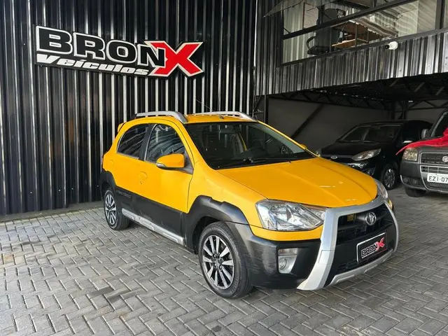 Carro Toyota Etios 2014 Cross 1.5 (Flex)