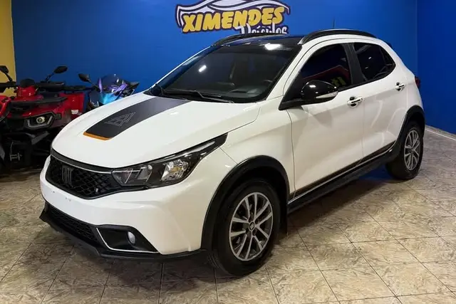 Carro Fiat Argo 2023 Trekking 1.3 (Flex)