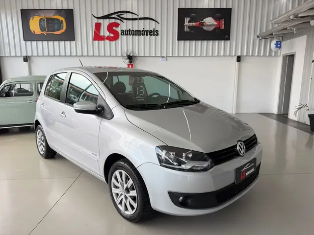 Carro Volkswagen Fox 2013 1.0 VHT (Flex) 4p