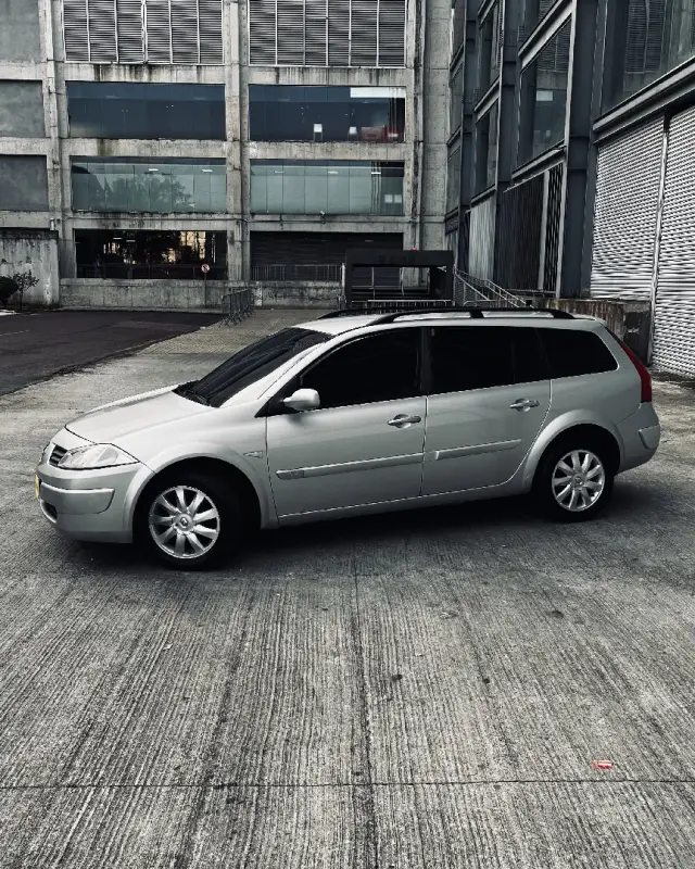 Carro Renault Megane Grand Tour 2008 Mégane Grand Tour Dynamique 1.6 16V (flex)