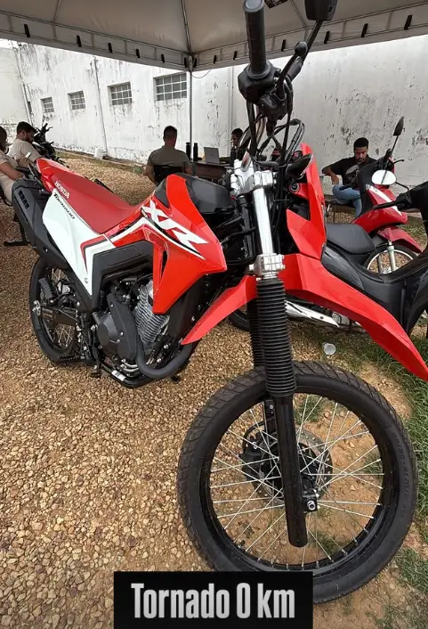 Moto Honda XR 300L 2025 Tornado