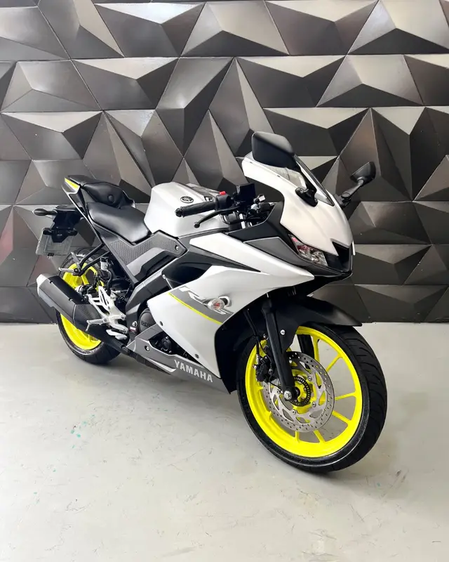 Moto Yamaha YZF R15 2024 ABS
