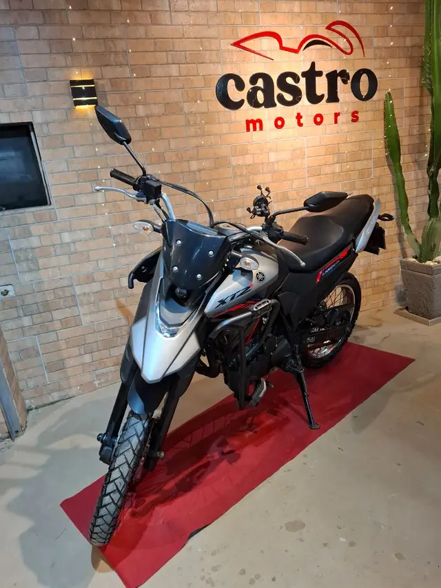 Moto Yamaha XTZ 250 Lander 2025 Connected