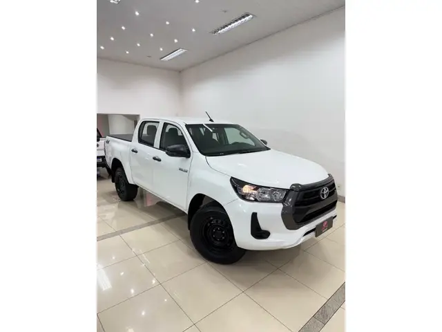 Carro Toyota Hilux Cabine Dupla 2024 STD Power Pack 4x4 2.8 Diesel