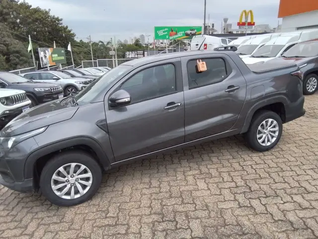 Carro Fiat Strada 2025 Volcano 1.3 Flex 8V CD Aut.