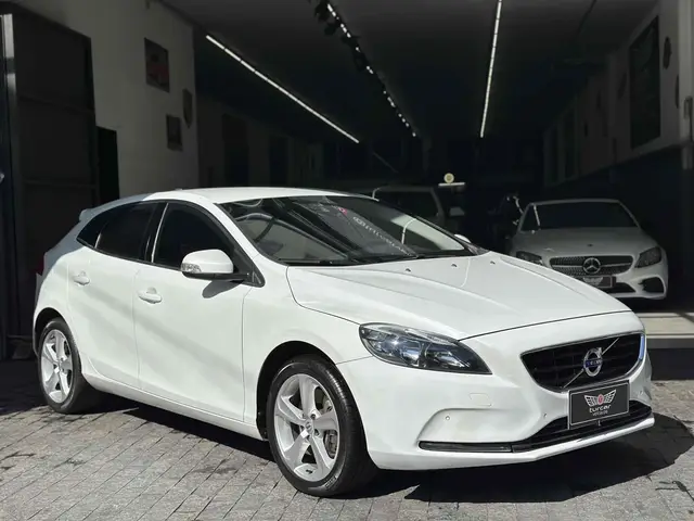Carro Volvo V40 2017 2.0 T4 Kinetic