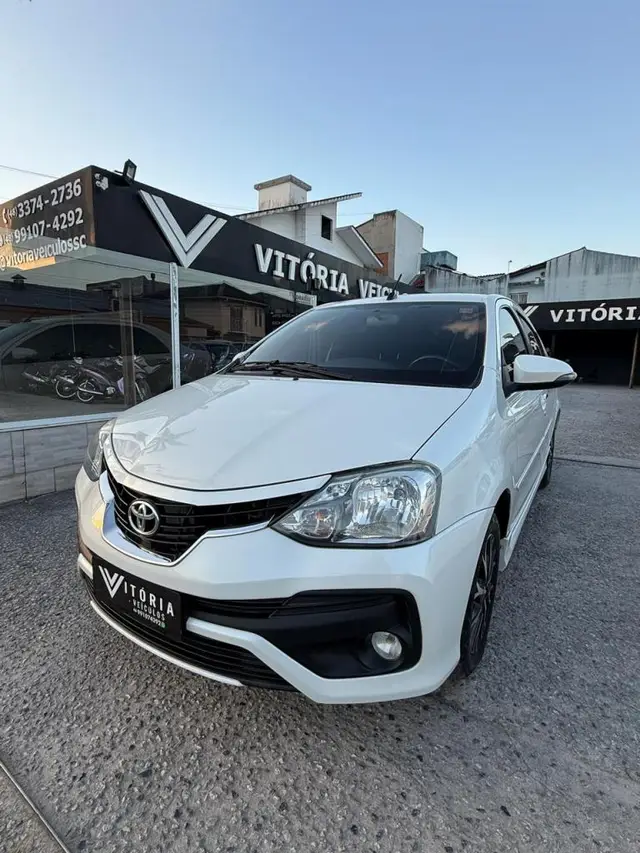 Carro Toyota Etios Sedan 2018 Platinum 1.5 (Aut) (Flex)