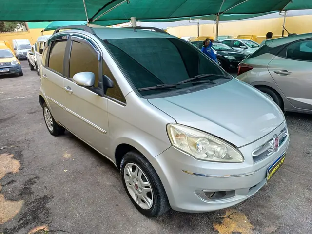 Carro Fiat Idea 2014 Attractive 1.4 8V (Flex)