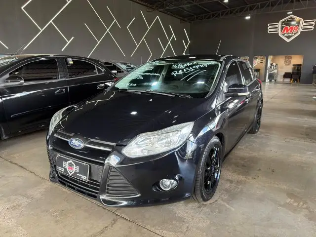 Carro Ford Focus Hatch 2015 SE 2.0 16V PowerShift