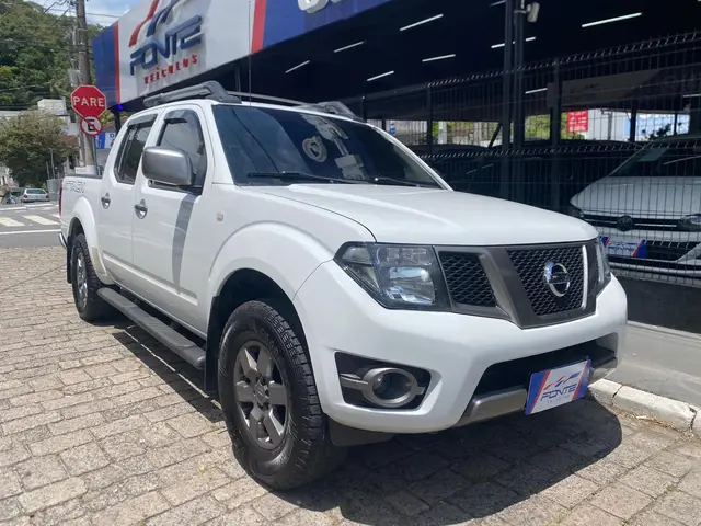 Carro Nissan Frontier 2015 2.5 TD CD 4x4 SV Attack (Aut)