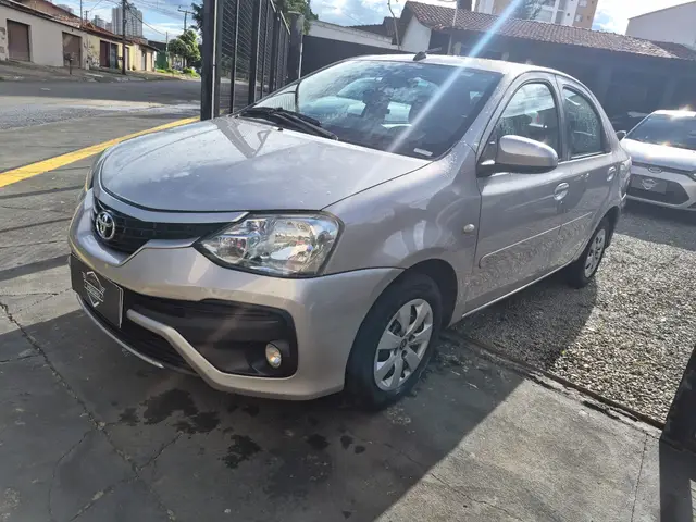 Carro Toyota Etios Sedan 2018 XS 1.5 (Flex)