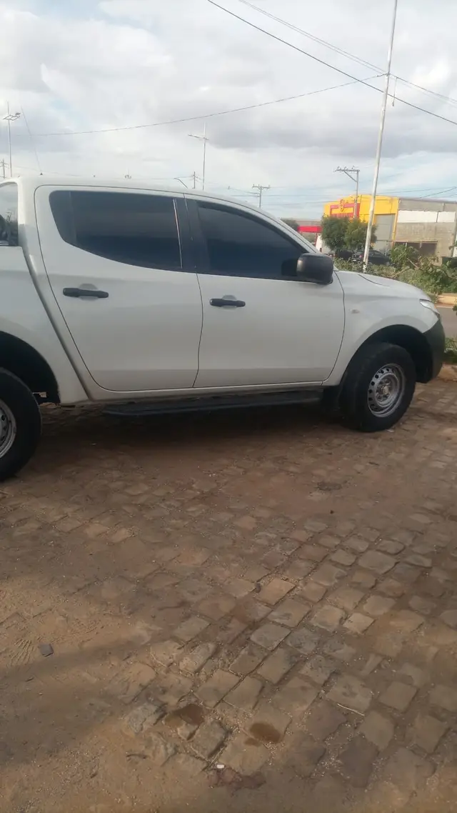 Carro Mitsubishi L200 Triton Sport 2022 GL 2.4 DID-H 4x4 (Aut)